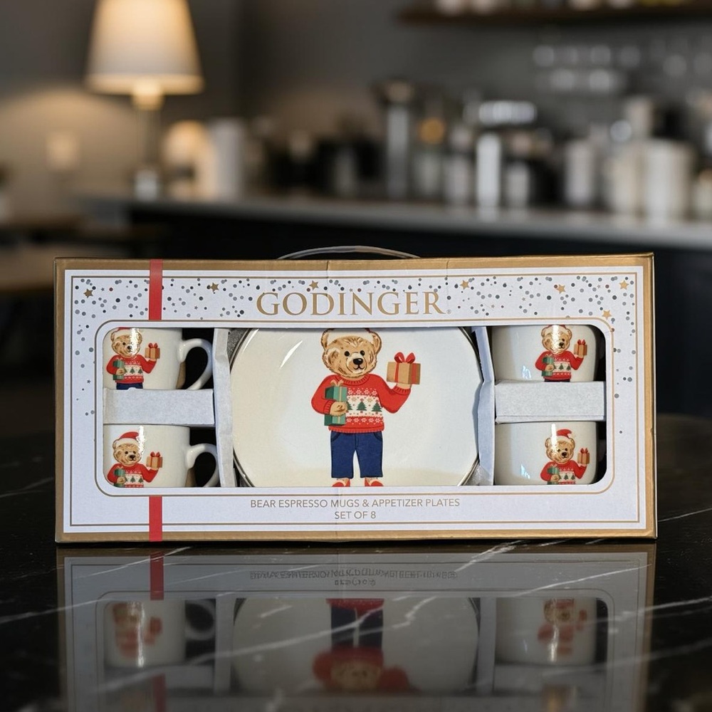 Godinger NWT Festive Christmas Bear Espresso 4 Mug Set & 4 Plates Plates
